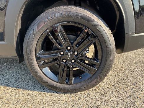 New 2025 Chevrolet Trax ACTIV w/ Sunroof Package FWD image 4
