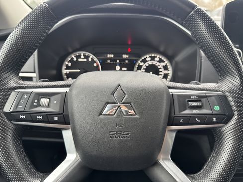 Used 2024 Mitsubishi Outlander SE Black Edition image 10