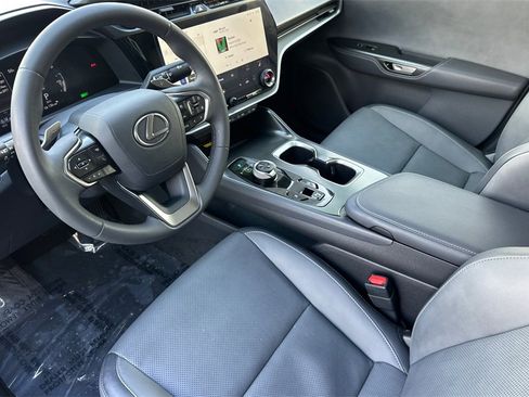 Used 2025 Lexus RZ 300e image 11
