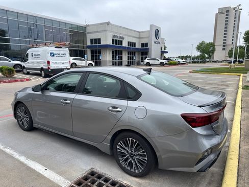 Used 2024 Kia Forte GT-Line w/ GT-Line Premium Package FWD image 3
