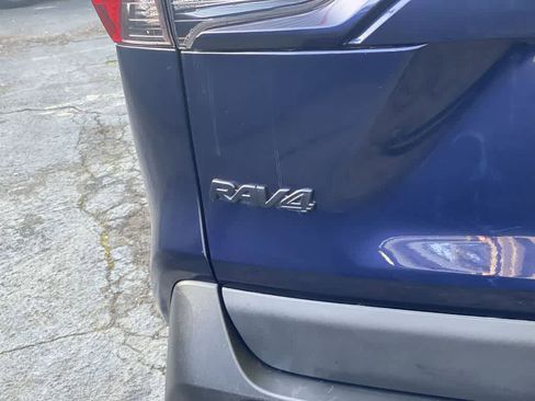 Used 2023 Toyota RAV4 XLE Premium AWD/4WD image 10