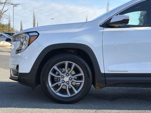 Used 2023 GMC Terrain SLT w/ Infotainment Package II image 14