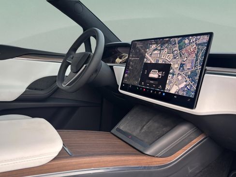 Used 2024 Tesla Model X image 21