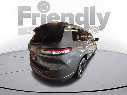 Used 2023 Jeep Grand Cherokee L Laredo image 5