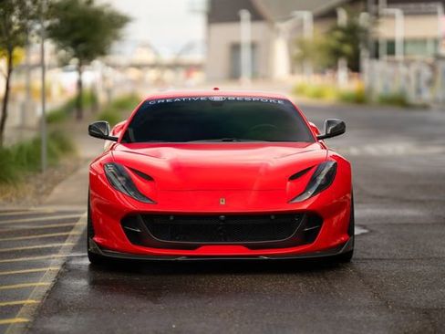 Used 2018 Ferrari 812 Superfast image 10