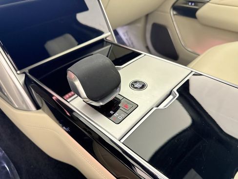 Certified 2025 Land Rover Range Rover Autobiography AWD/4WD image 17