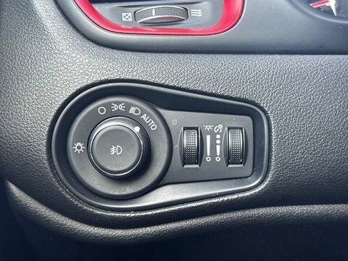 Certified 2023 Jeep Renegade Trailhawk AWD/4WD image 23