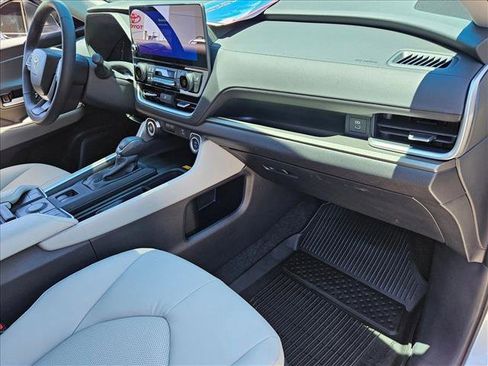 Used 2025 Toyota Grand Highlander FWD image 20