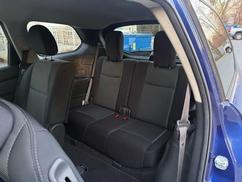 Used 2018 Nissan Pathfinder SV image 22