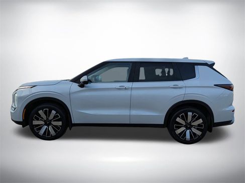 New 2025 Mitsubishi Outlander SE image 7