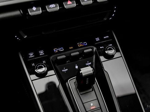 Used 2024 Porsche 911 Carrera w/ Premium Package image 54