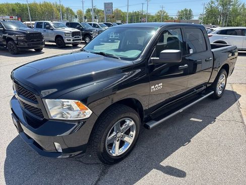 Used 2018 RAM 1500 Express w/ Express Value Package AWD/4WD image 9
