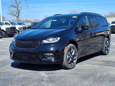New 2026 Chrysler Pacifica Select AWD/4WD image 2