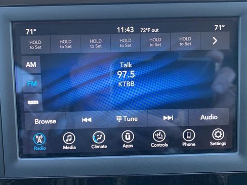 Used 2020 Chrysler Pacifica Touring-L image 7