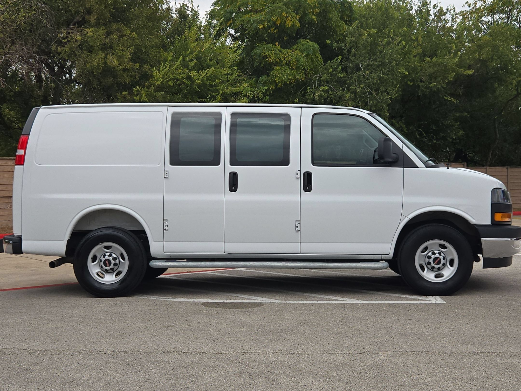Used 2025 GMC Savana 2500 w/ Driver Convenience Package RWD image 2