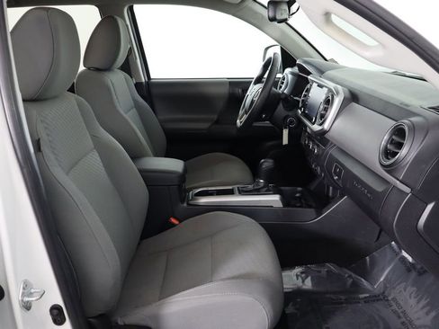 Used 2022 Toyota Tacoma SR5 w/ Technology Package RWD image 18
