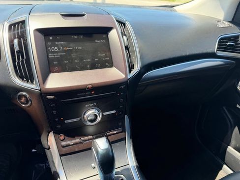 Used 2018 Ford Edge Titanium w/ Technology Package FWD image 18