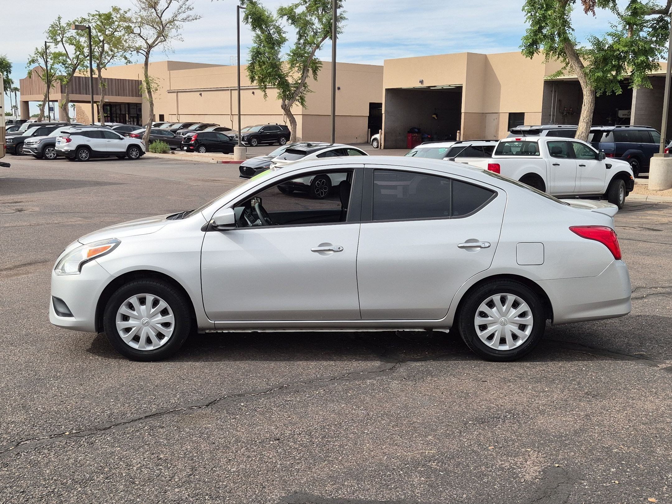 Used 2018 Nissan Versa SV FWD image 9