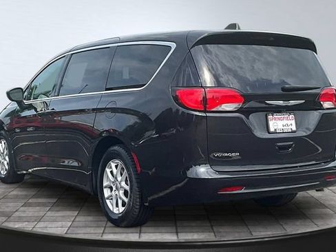 Used 2023 Chrysler Voyager LX FWD image 4