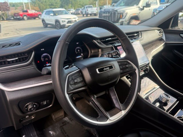 Used 2023 Jeep Grand Cherokee L Limited AWD/4WD image 11