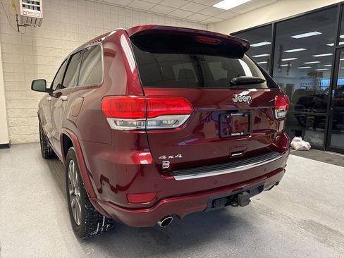 Used 2017 Jeep Grand Cherokee Overland w/ Jeep Active Safety Group image 18