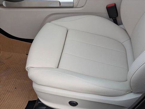 New 2026 Mercedes-Benz GLB 250 4MATIC image 4