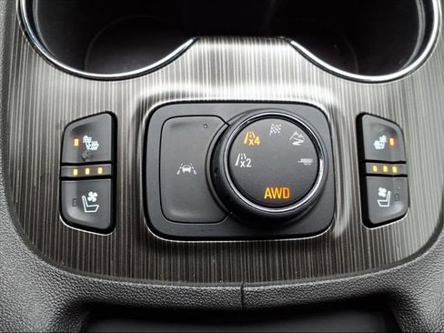 Used 2023 GMC Acadia SLT w/ Elevation Edition image 23