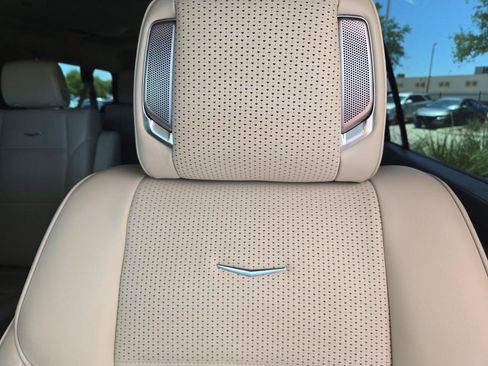 Used 2025 Cadillac Escalade ESV Sport Platinum w/ LPO, ONYX Package AWD/4WD image 11