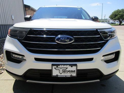 Used 2020 Ford Explorer XLT w/ Equipment Group 202A image 2