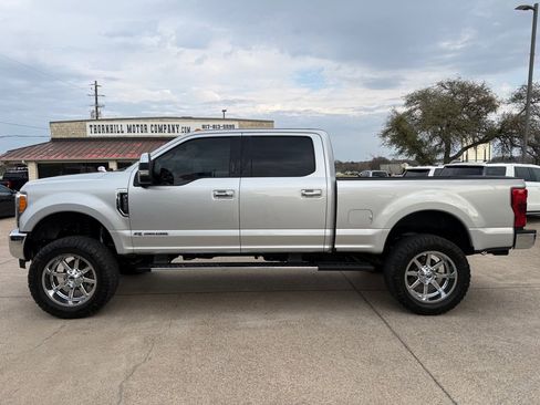 Used 2017 Ford F250 Lariat w/ Lariat Ultimate Package image 4
