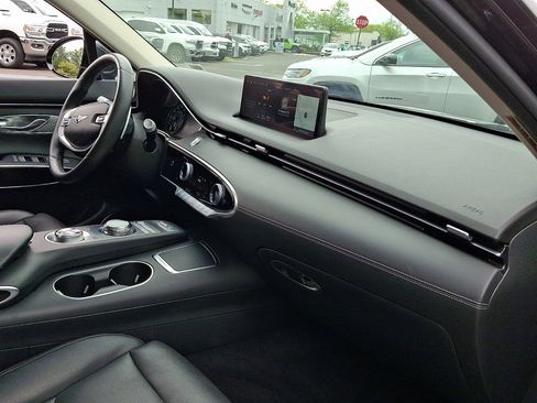 Used 2025 Genesis GV70 2.5T AWD/4WD image 11