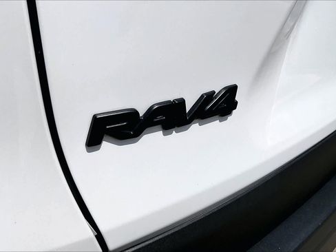 Used 2024 Toyota RAV4 XLE Premium image 31