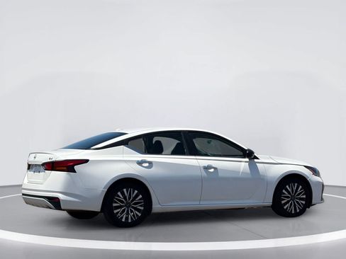 Used 2024 Nissan Altima 2.5 SV FWD image 4