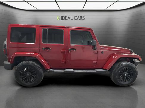 Used 2013 Jeep Wrangler Unlimited Sahara w/ Connectivity Group AWD/4WD image 4
