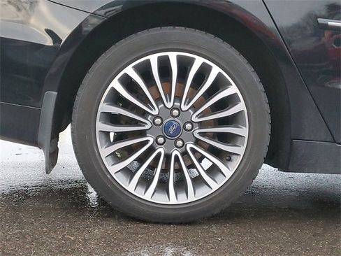 Used 2018 Ford Fusion SE w/ Fusion SE Technology Package image 5