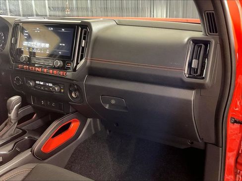 Used 2025 Nissan Frontier PRO-4X AWD/4WD image 18