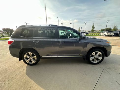 Used 2012 Toyota Highlander Limited w/ Tow Pkg FWD image 6