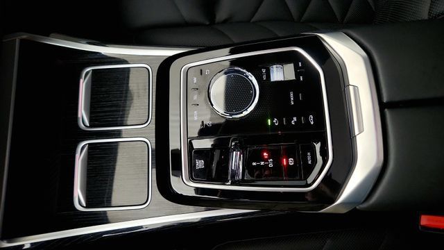 Used 2025 BMW 740i RWD image 71