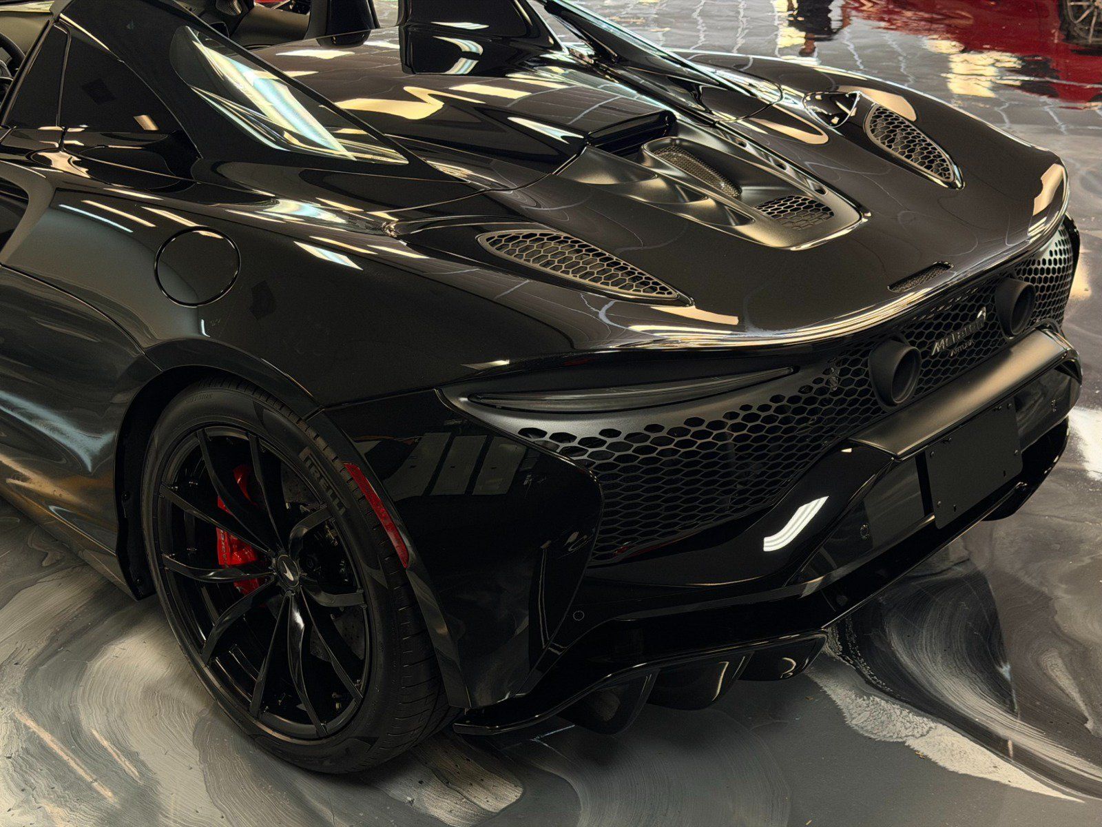 Used 2026 McLaren Artura Spider RWD image 9