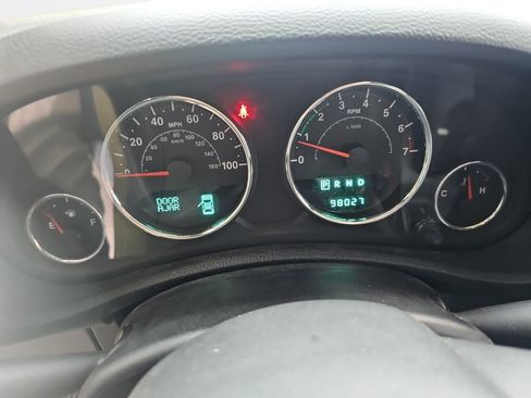 Used 2013 Jeep Wrangler Unlimited Sahara w/ Connectivity Group AWD/4WD image 14
