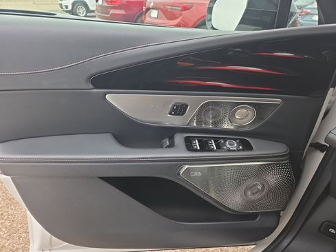 Used 2024 Lincoln Nautilus Reserve w/ Equipment Group 203A image 10