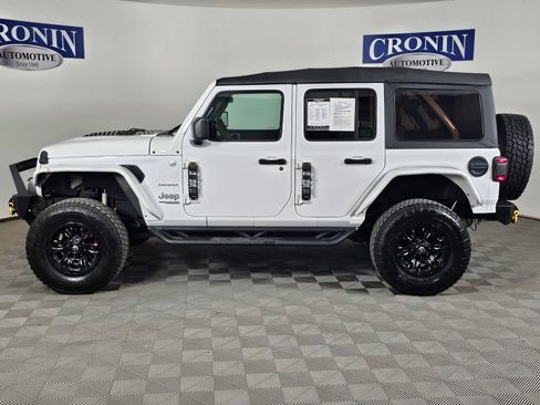 Used 2018 Jeep Wrangler Unlimited Sahara AWD/4WD image 31
