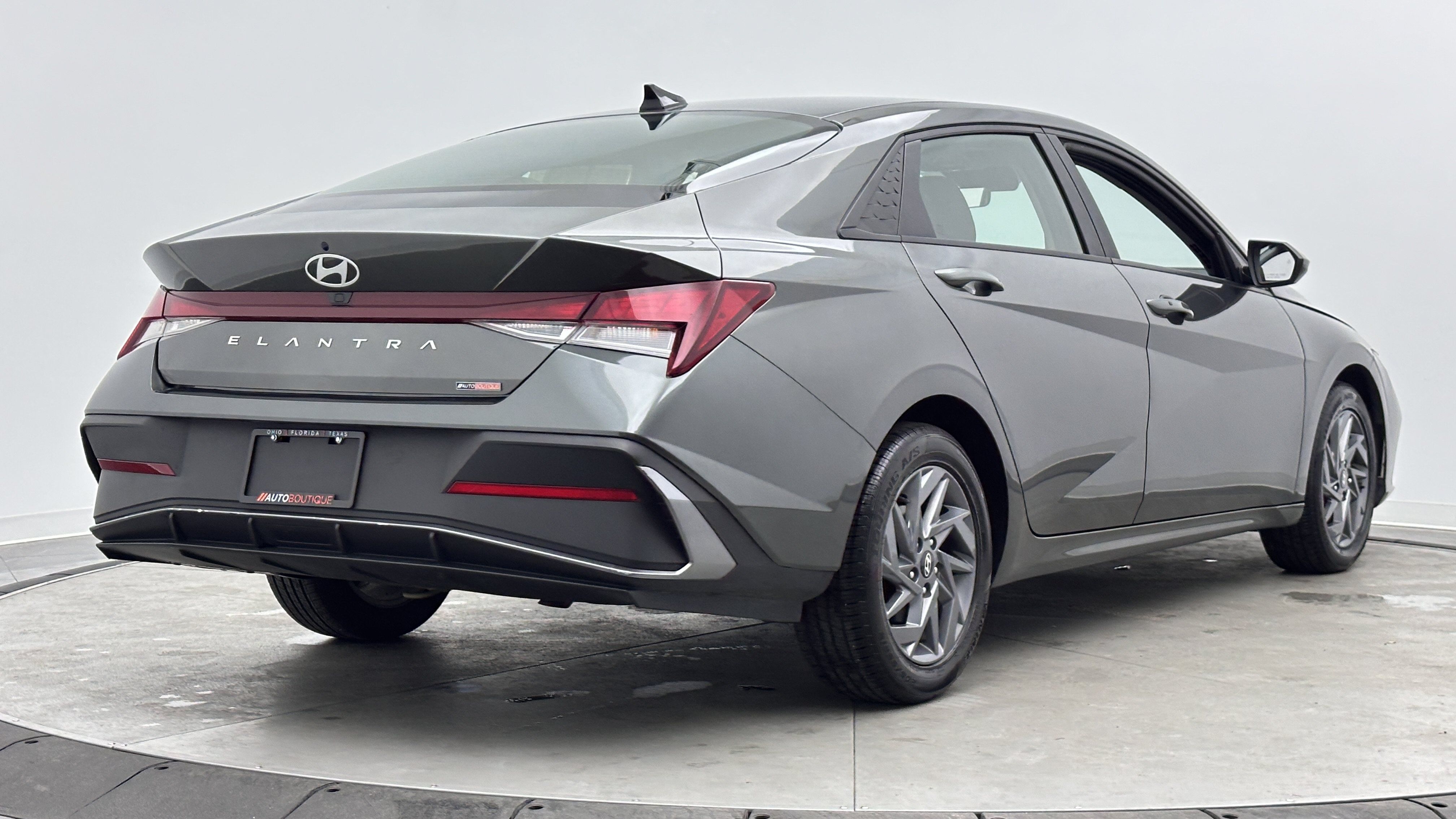 Used 2024 Hyundai Elantra SEL FWD image 7