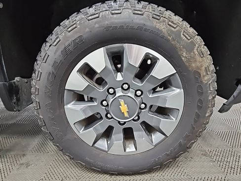 Used 2024 Chevrolet Silverado 2500 Custom w/ Custom Value Package image 40