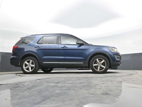Used 2016 Ford Explorer XLT w/ Equipment Group 202A AWD/4WD image 30