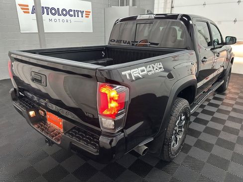 Used 2020 Toyota Tacoma TRD Off-Road w/ Technology Package AWD/4WD image 9