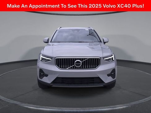 Certified 2025 Volvo XC40 B5 Plus AWD/4WD image 2