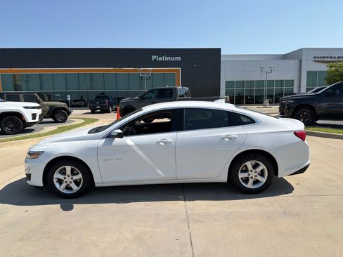 Used 2024 Chevrolet Malibu LT FWD image 2