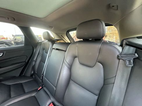 Used 2024 Volvo XC60 B5 Core image 32