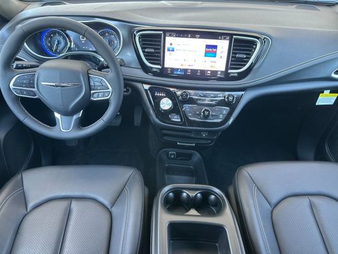 New 2026 Chrysler Pacifica Select AWD/4WD image 13